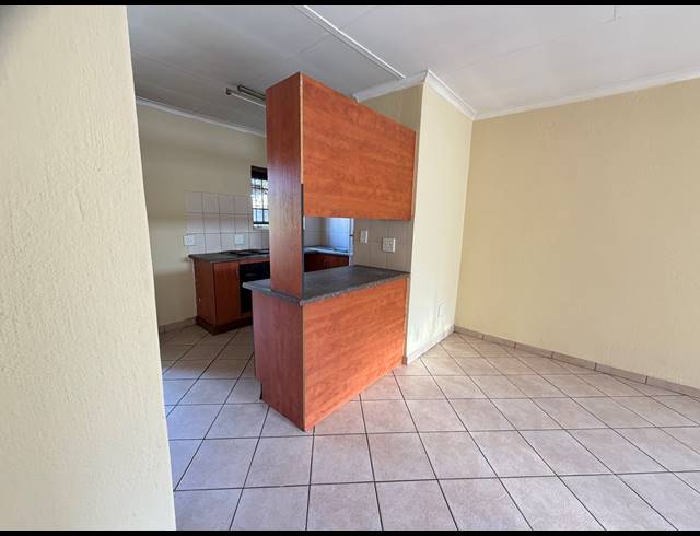 2 BEDROOM TOWNHOUSE FOR SALE IN ANDEON